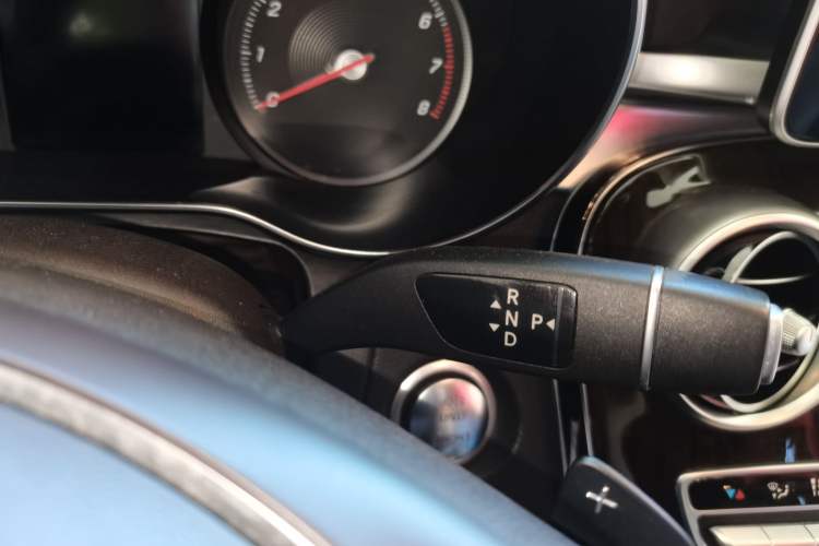 Used Mercedes-Benz GLC 2019 GLC 260 L 4MATIC Dynamic Model Gear Lever