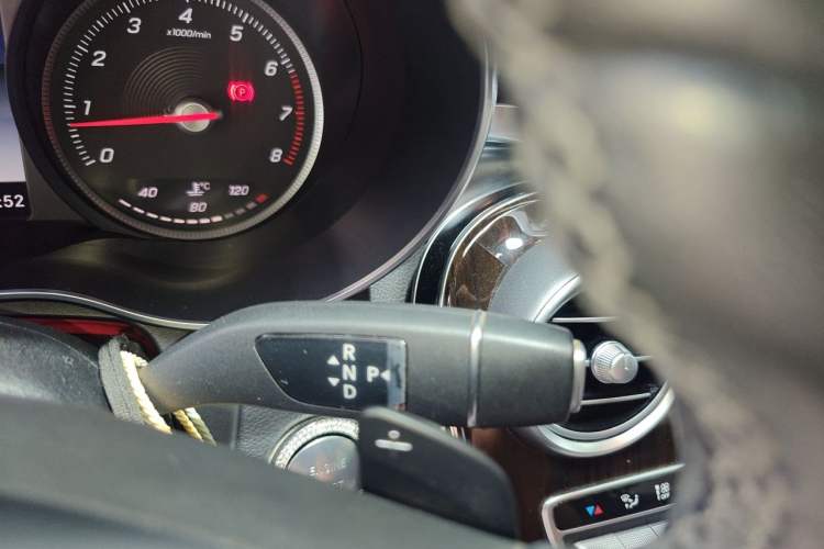 Used Mercedes-Benz GLC 2019 GLC 260 L 4MATIC Dynamic Model Gear Lever