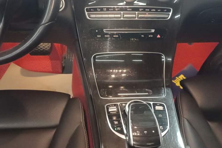 Used Mercedes-Benz GLC 2019 Facelift GLC 260 L 4MATIC Luxury Model Gear Lever