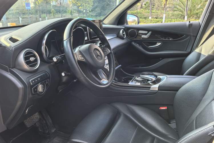Used Mercedes-Benz GLC 2019 GLC 260 L 4MATIC Luxury Model Interior 1