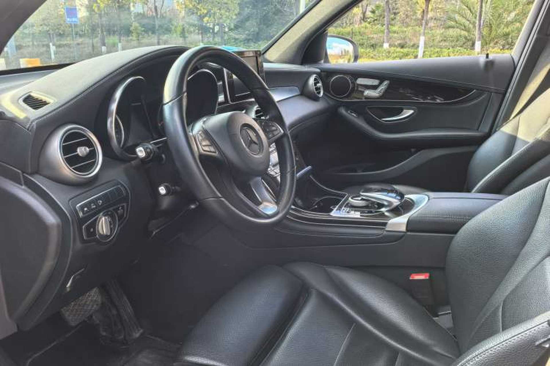 Used Mercedes-Benz GLC 2019 GLC 260 L 4MATIC Luxury Model Interior 1