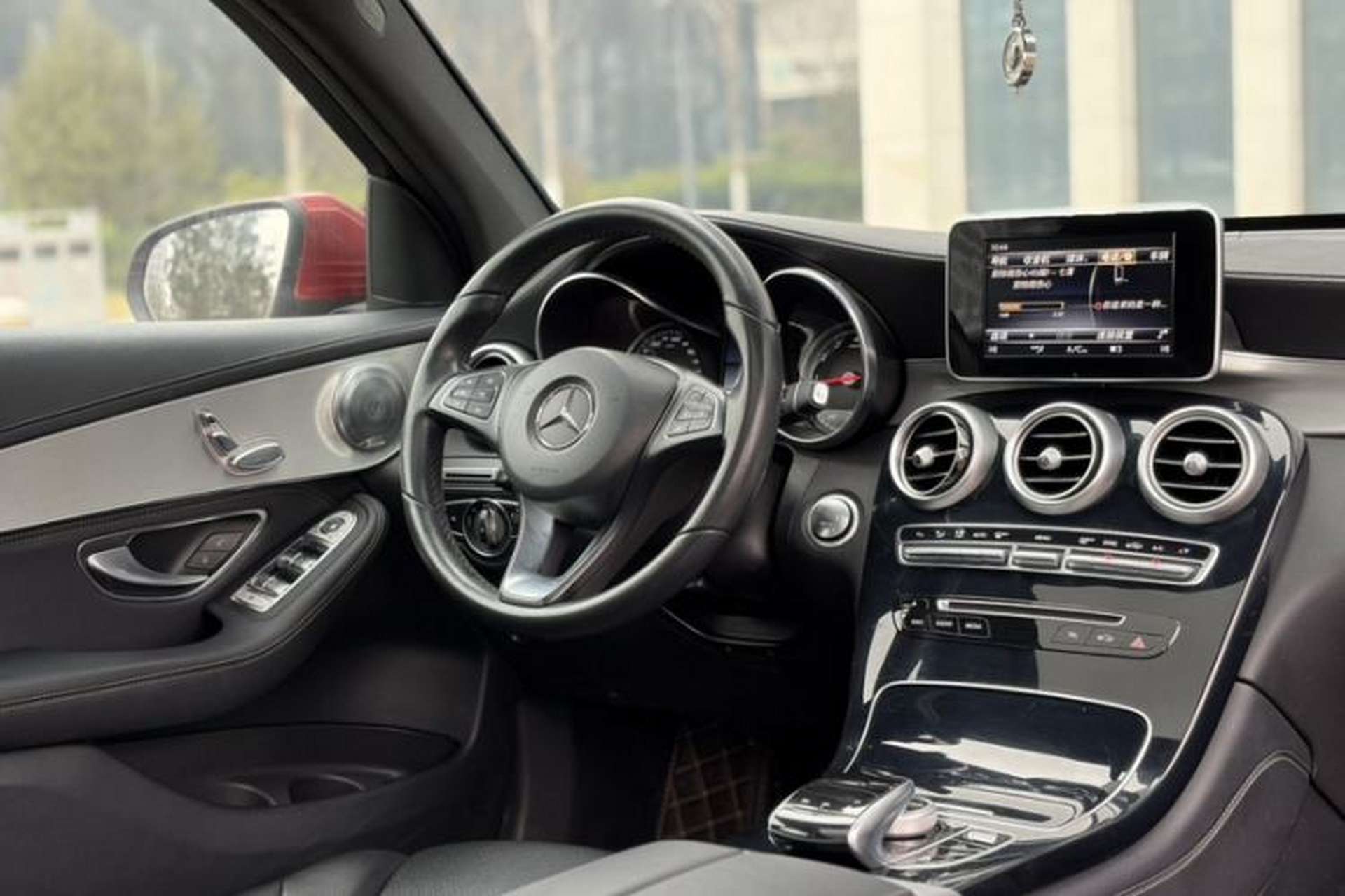Used Mercedes-Benz GLC 2019 GLC 200 4MATIC Interior 13