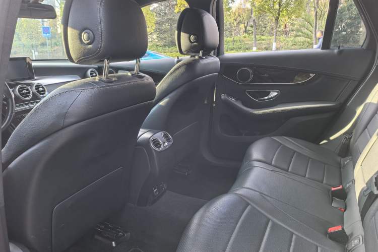 Used Mercedes-Benz GLC 2019 GLC 260 L 4MATIC Luxury Model Interior 2