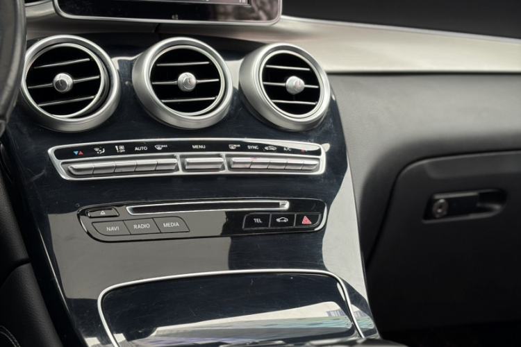 Used Mercedes-Benz GLC 2019 GLC 200 4MATIC Interior 2