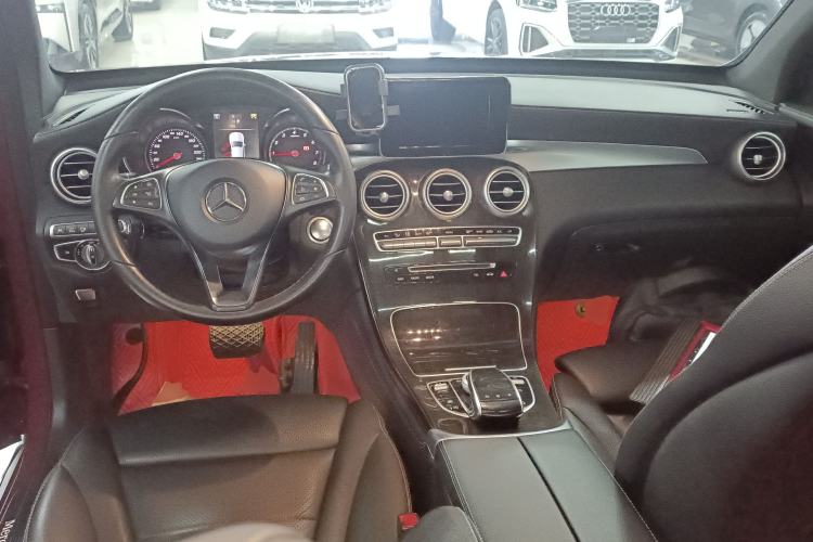Used Mercedes-Benz GLC 2019 Facelift GLC 260 L 4MATIC Luxury Model Interior 2