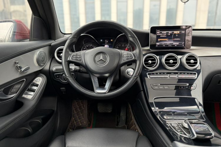 Used Mercedes-Benz GLC 2019 GLC 200 4MATIC Interior 3