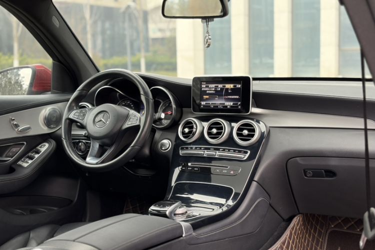 Used Mercedes-Benz GLC 2019 GLC 200 4MATIC Interior 9