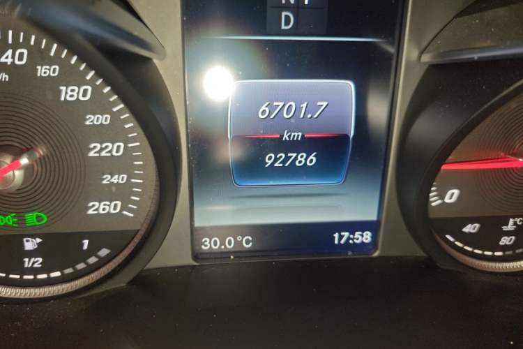 Used Mercedes-Benz GLC 2019 Facelift GLC 260 L 4MATIC Luxury Model Odometer Close Up
