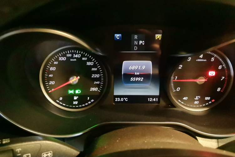 Used Mercedes-Benz GLC 2019 GLC 260 L 4MATIC Dynamic Model Odometer Close Up
