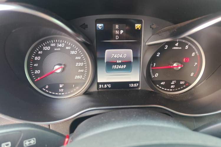 Used Mercedes-Benz GLC 2019 GLC 260 L 4MATIC Luxury Model Odometer Close Up