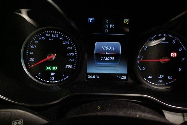 Used Mercedes-Benz GLC 2019 GLC 260 L 4MATIC Dynamic Model Odometer Close Up