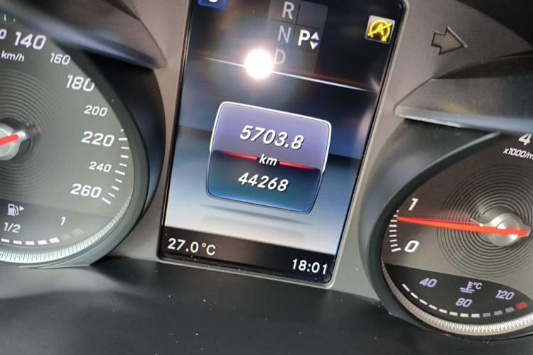 Used Mercedes-Benz GLC 2019 Facelift GLC 260 L 4MATIC Luxury Model Odometer Close Up