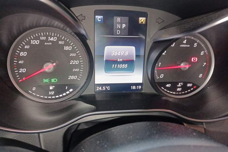 Used Mercedes-Benz GLC 2019 Facelift GLC 260 L 4MATIC Luxury Model Odometer Close Up