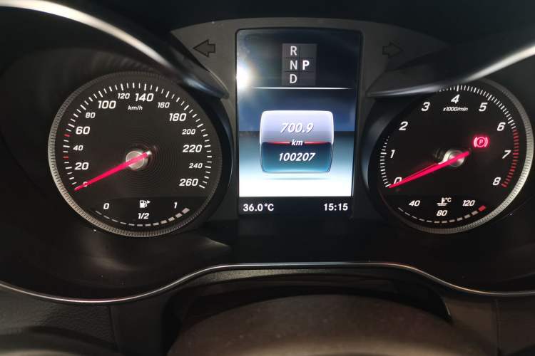 Used Mercedes-Benz GLC 2019 GLC 260 L 4MATIC Dynamic Model Odometer Close Up