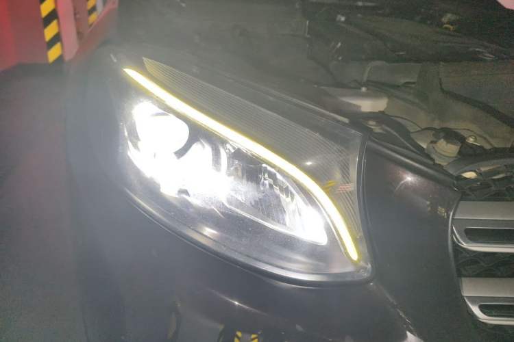Used Mercedes-Benz GLC 2019 GLC 260 L 4MATIC Dynamic Model Right Front Headlight