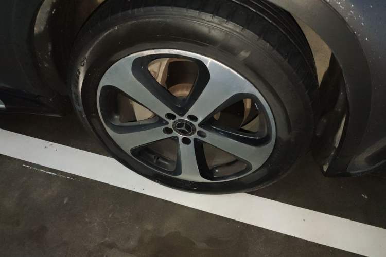 Used Mercedes-Benz GLC 2019 GLC 260 L 4MATIC Luxury Model Right Front Wheel Hub