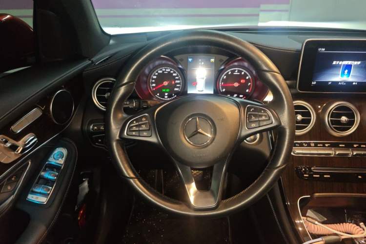 Used Mercedes-Benz GLC 2019 Facelift GLC 260 L 4MATIC Luxury Model Steering Wheel
