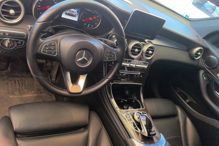 Used Mercedes-Benz GLC 2019 GLC 260 L 4MATIC Luxury Model Steering Wheel