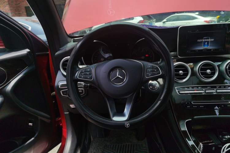 Used Mercedes-Benz GLC 2019 GLC 260 L 4MATIC Dynamic Model Steering Wheel