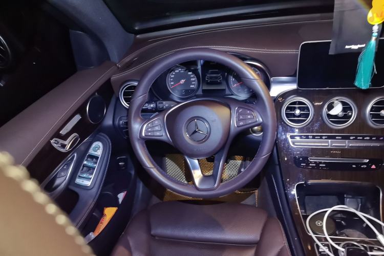 Used Mercedes-Benz GLC 2019 GLC 260 L 4MATIC Dynamic Model Steering Wheel