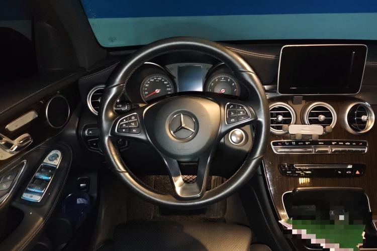 Used Mercedes-Benz GLC 2019 GLC 260 L 4MATIC Luxury Model Steering Wheel