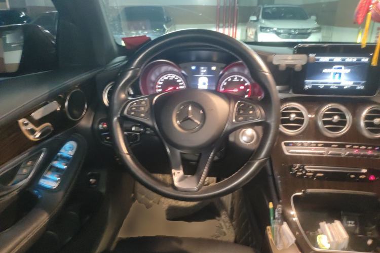 Used Mercedes-Benz GLC 2019 GLC 260 L 4MATIC Luxury Model Steering Wheel