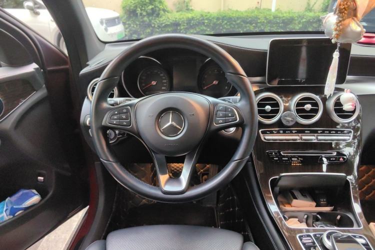Used Mercedes-Benz GLC 2019 GLC 260 L 4MATIC Dynamic Model Steering Wheel
