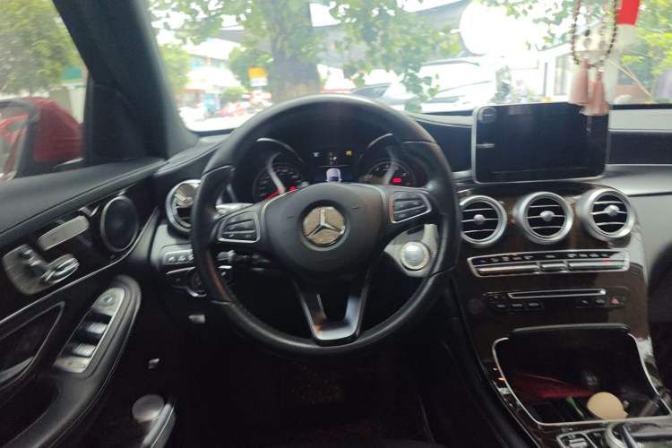 Used Mercedes-Benz GLC 2019 GLC 260 L 4MATIC Dynamic Model Steering Wheel