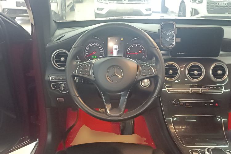 Used Mercedes-Benz GLC 2019 Facelift GLC 260 L 4MATIC Luxury Model Steering Wheel