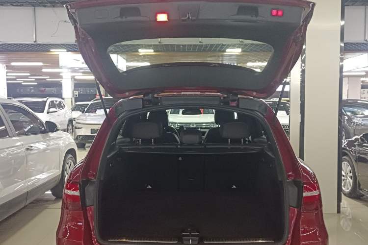 Used Mercedes-Benz GLC 2019 Facelift GLC 260 L 4MATIC Luxury Model Trunk