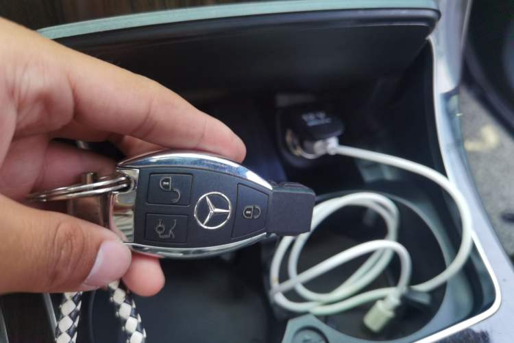 Used Mercedes-Benz GLC 2019 GLC 260 L 4MATIC Dynamic Model Vehicle Key