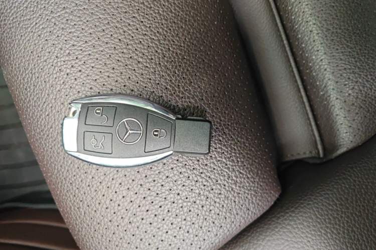 Used Mercedes-Benz GLC 2019 GLC 260 L 4MATIC Dynamic Model Vehicle Key