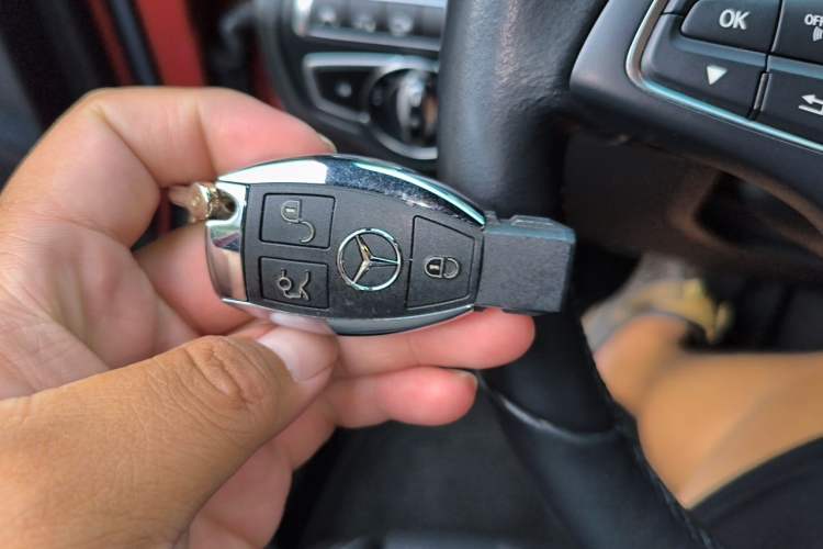 Used Mercedes-Benz GLC 2019 Facelift GLC 260 L 4MATIC Luxury Model Vehicle Key