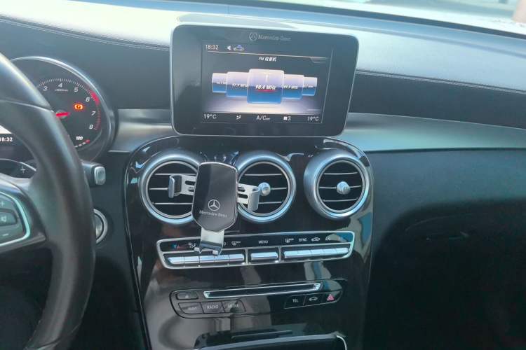Used Mercedes-Benz GLC 2019 GLC 260 L 4MATIC Luxury Model Audio And AC Panel