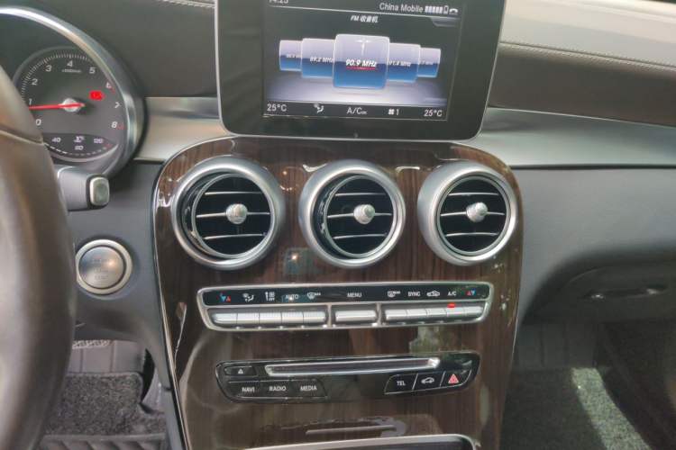 Used Mercedes-Benz GLC 2019 GLC 260 L 4MATIC Dynamic Model Audio And AC Panel