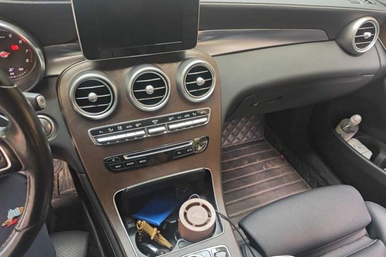 Used Mercedes-Benz GLC 2019 Refreshed GLC 300 L 4MATIC Dynamic Edition Audio And AC Panel