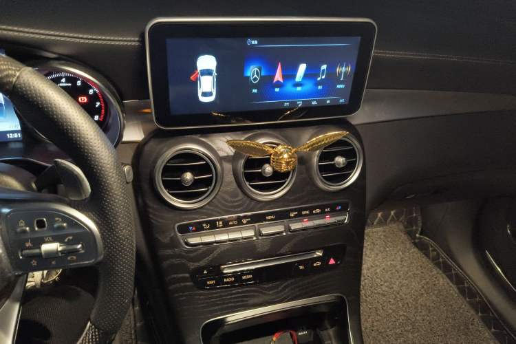 Used Mercedes-Benz GLC 2019 GLC 260 L 4MATIC Dynamic Model Audio And AC Panel