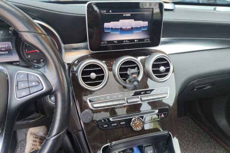 Used Mercedes-Benz GLC 2019 Facelift GLC 260 L 4MATIC Luxury Model Audio And AC Panel
