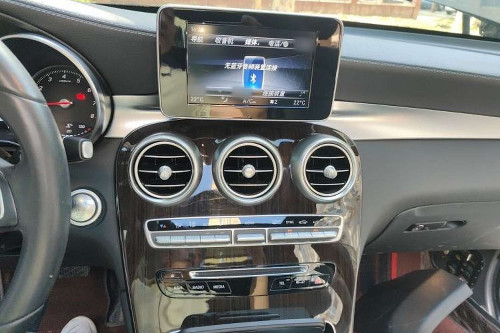 Used Mercedes-Benz GLC 2019 GLC 260 L 4MATIC Luxury Model Audio And AC Panel