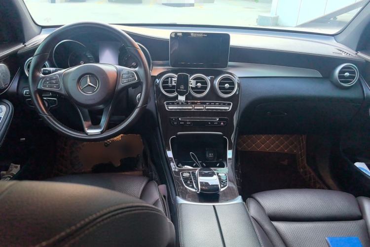 Used Mercedes-Benz GLC 2019 GLC 260 L 4MATIC Luxury Model Center Console