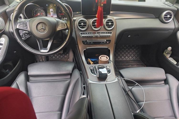 Used Mercedes-Benz GLC 2019 Refreshed GLC 300 L 4MATIC Dynamic Edition Center Console
