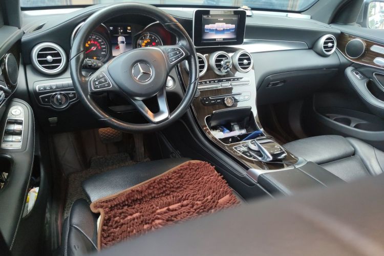Used Mercedes-Benz GLC 2019 Facelift GLC 260 L 4MATIC Luxury Model Center Console