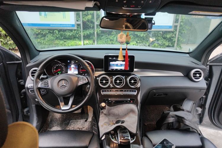 Used Mercedes-Benz GLC 2019 Facelift GLC 260 L 4MATIC Luxury Model Center Console