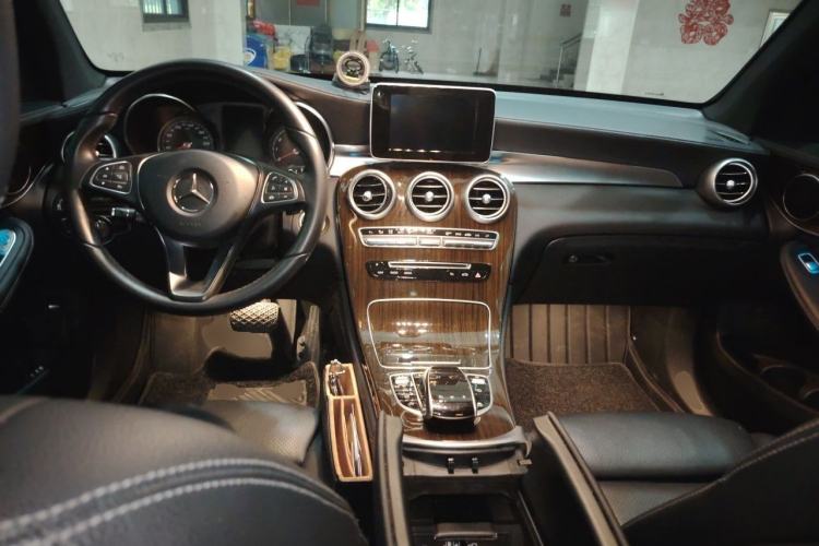 Used Mercedes-Benz GLC 2019 GLC 260 L 4MATIC Dynamic Model Center Console