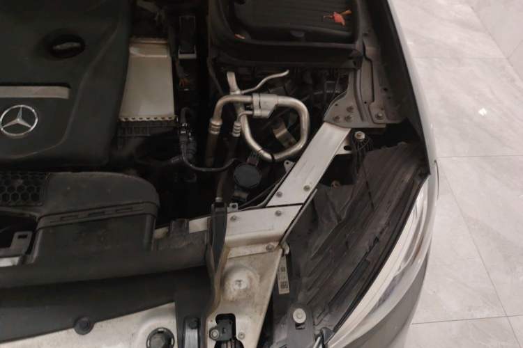 Used Mercedes-Benz GLC 2019 GLC 260 L 4MATIC Dynamic Model Engine Bay Left