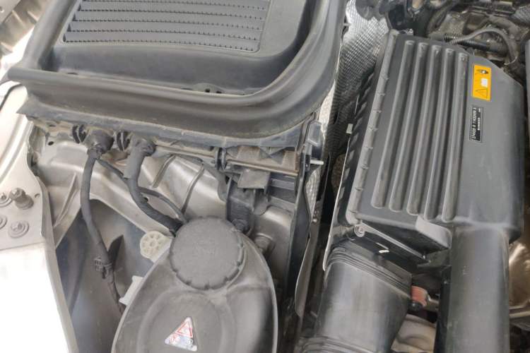 Used Mercedes-Benz GLC 2019 GLC 260 L 4MATIC Dynamic Model Engine Bay Right