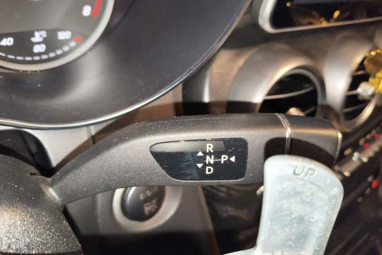 Used Mercedes-Benz GLC 2019 GLC 260 L 4MATIC Dynamic Model Gear Lever