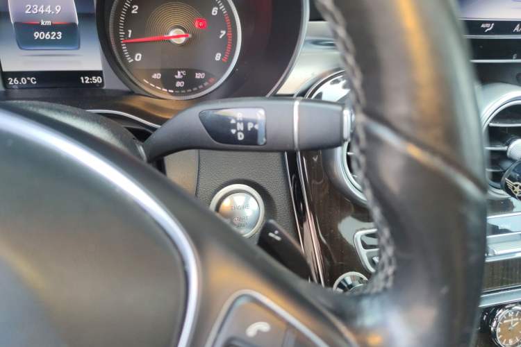 Used Mercedes-Benz GLC 2019 Facelift GLC 260 L 4MATIC Luxury Model Gear Lever
