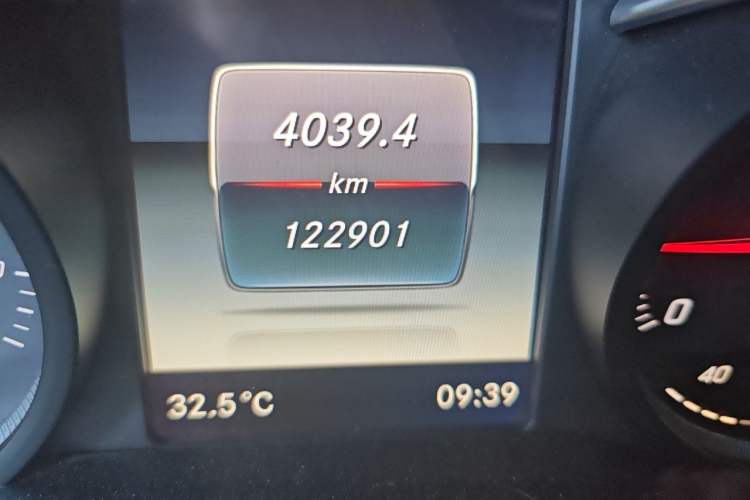 Used Mercedes-Benz GLC 2019 GLC 260 L 4MATIC Luxury Model Odometer Close Up