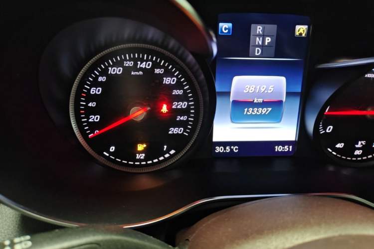 Used Mercedes-Benz GLC 2019 GLC 200 L 4MATIC Odometer Close Up
